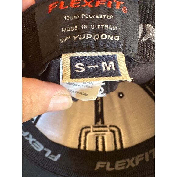 Travis Matthews Flexfit Black Embroidered Cap S-M 100% Polyester Golf - Picture 5 of 5
